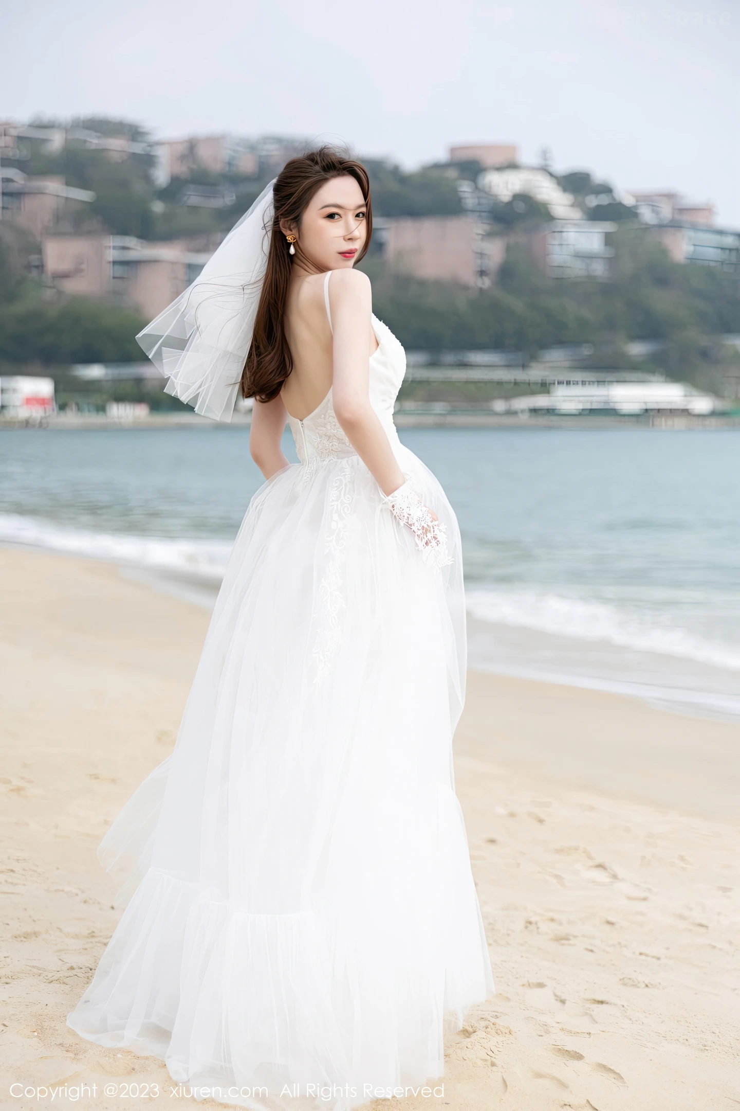 图片[3]-[Xiuren秀人网]2023.01.10 VOL.6109 婠婠么 灰色连体镂空内衣加情趣渔网袜性感私房写真集-秀人网官方网站